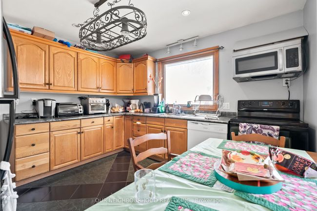 763 Maryland Ave, Home with 5 bedrooms, 2 bathrooms and 4 parking in Peterborough ON | Image 8