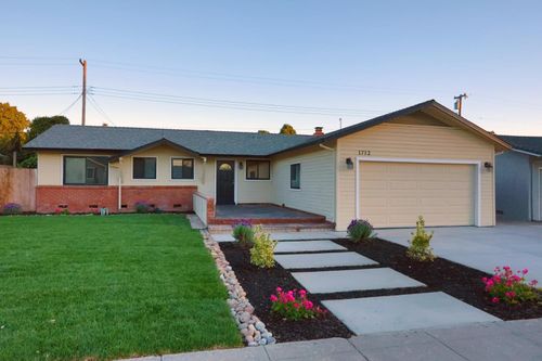 1712 W Locust St, Lodi, CA, 95242-2945 | Card Image