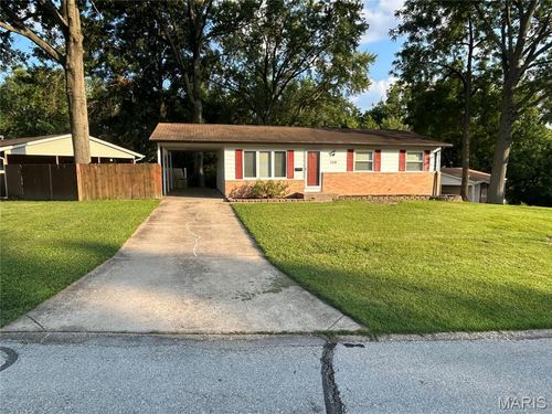 1574 Ville Angela Ln, Hazelwood, MO, 63042-1631 | Card Image