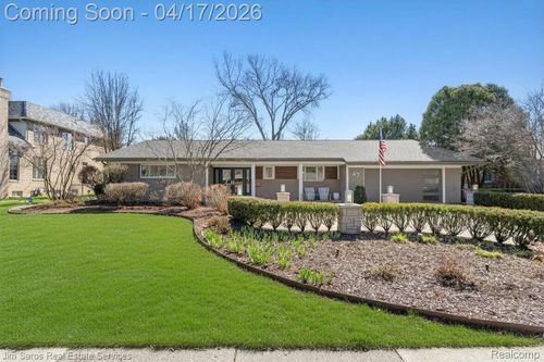 47 Roslyn Rd, Grosse Pointe Shores, MI, 48236-1320 | Card Image