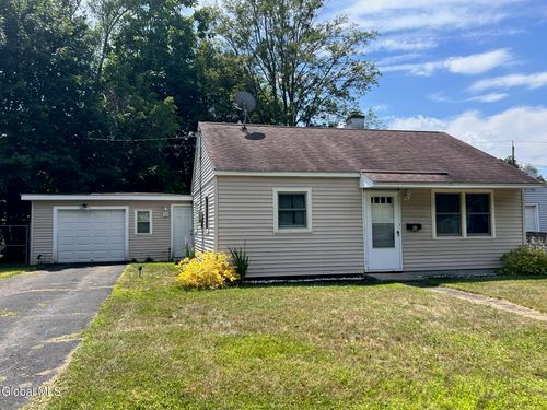 10 Vics Ct, Colonie, NY, 12205-4815 | Card Image