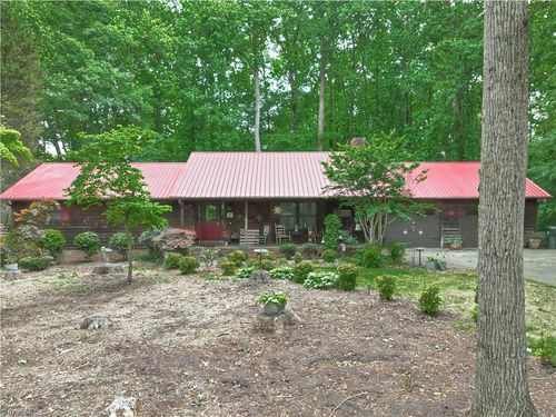 859 Lakeview Dr, Thomasville, NC, 27360-6413 | Card Image