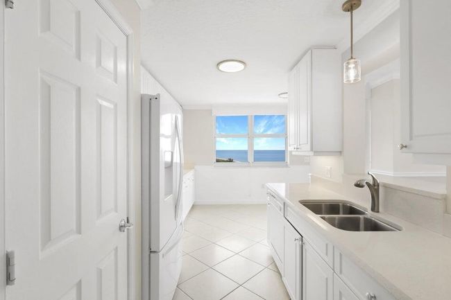 APT-1804 - 5049 N Highway A1a, Condo with 3 bedrooms, 2 bathrooms and null parking in Hutchinson Island FL | Image 7