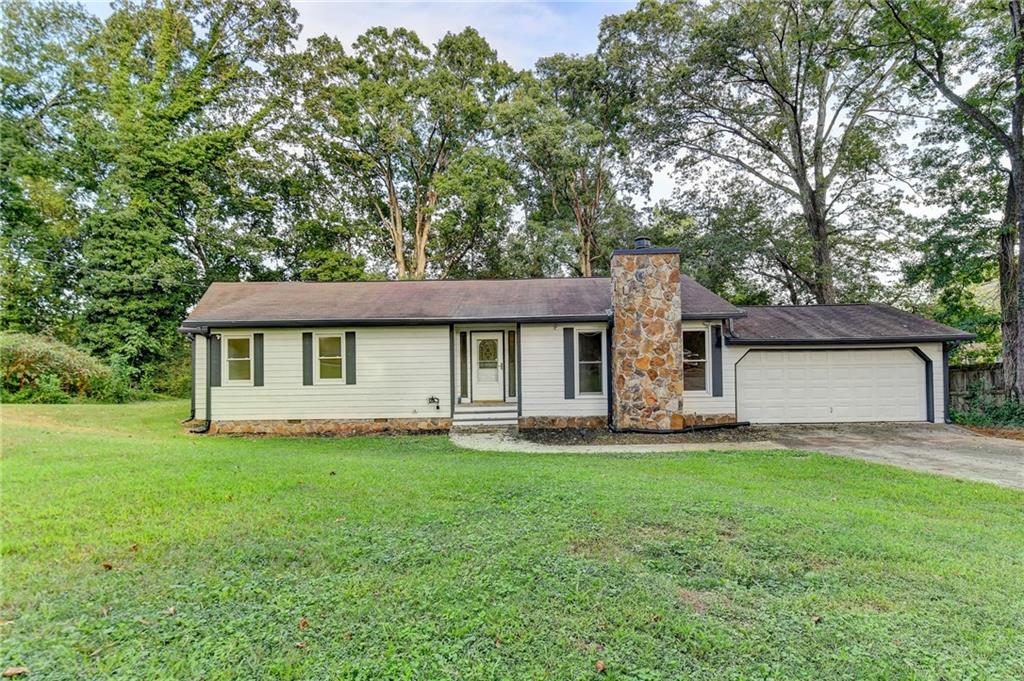 Field Cliff Dr, Stone Mountain, GA 30087