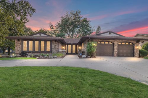 320 Natwick Ln, Schaumburg, IL, 60193-1044 | Card Image