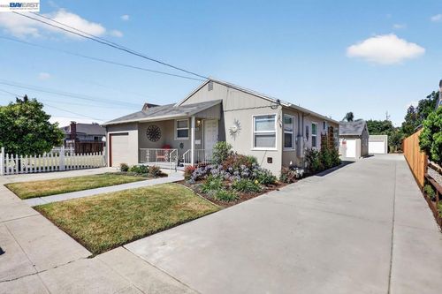 20843 Chester St, Castro Valley, CA, 94546-5515 | Card Image