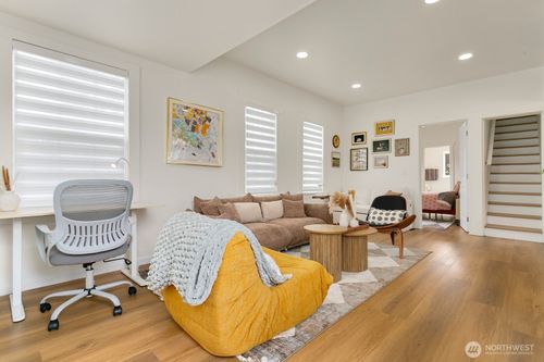 2025 S Ingersoll Pl, Seattle, WA, 98144-2930 | Card Image