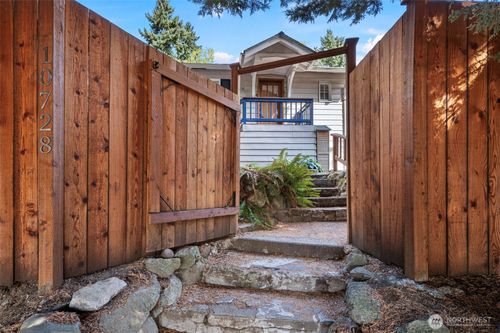 10728 Stone Ave N, Seattle, WA, 98133-8924 | Card Image