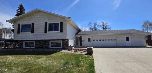 925 Riverview Dr, Valley City, ND, 58072-3802 | Card Image