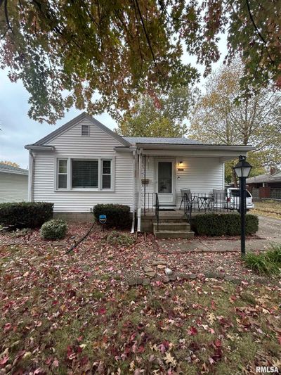 908 Haner Street, House other with 4 bedrooms, 2 bathrooms and null parking in Taylorville IL | Image 3