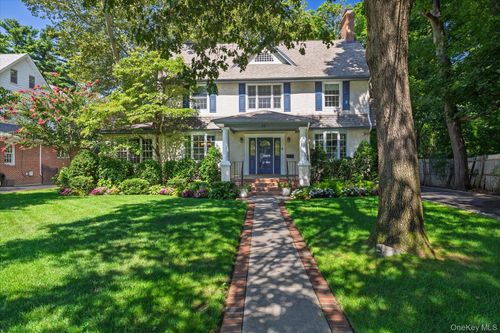 72 Broadway, Rockville Centre, NY, 11570-2301 | Card Image