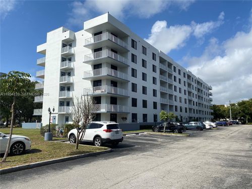 apt-409-901 Hillcrest Dr, Hollywood, FL, 33021-7859 | Card Image