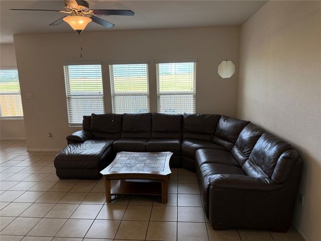 37E - 352 Circle Way, House other with 3 bedrooms, 3 bathrooms and 2 parking in Jarrell TX | Image 10