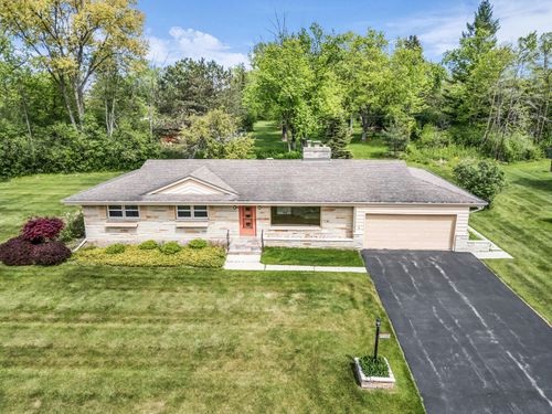 11240 N Valley Dr, Mequon, WI, 53092 | Card Image