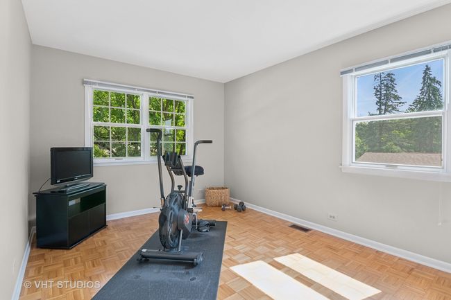566 Northampton Cir, House other with 4 bedrooms, 3 bathrooms and 6 parking in Elk Grove Village IL | Image 16