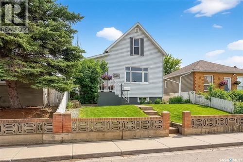 1037 Lillooet St W, Moose Jaw, SK, S6H4Z9 | Card Image