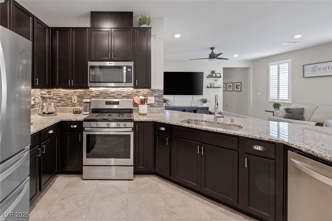2827 Turnstone Ridge St, House other with 4 bedrooms, 3 bathrooms and null parking in Henderson NV | Image 12
