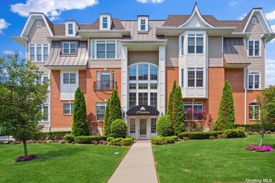 30-301 - 30 Shady Lane, Condo with 2 bedrooms, 2 bathrooms and 2 parking in Westbury NY | Image 1