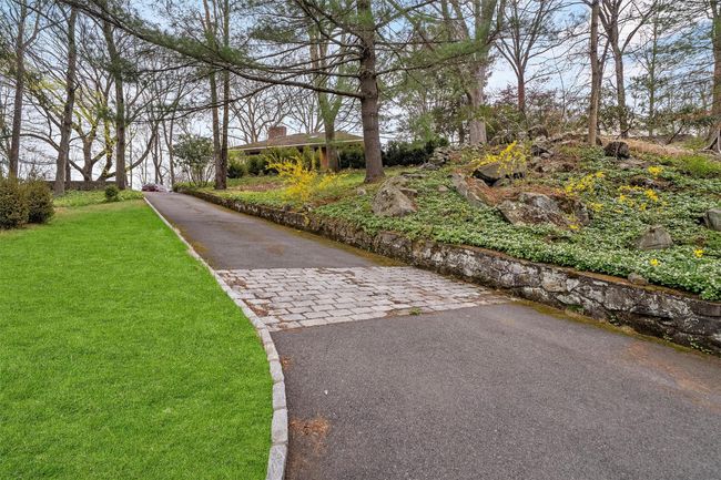 Large private driveway. | Image 29