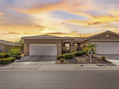 10215 Villa Arceno Avenue, Townhouse with 2 bedrooms, 2 bathrooms and null parking in Las Vegas NV | Image 2