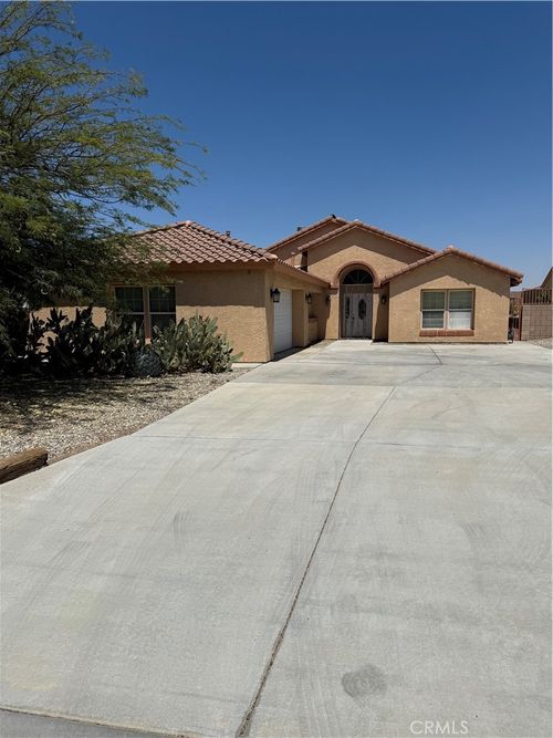 57166 Selecta Ave, Yucca Valley, CA, 92284-9505 | Card Image