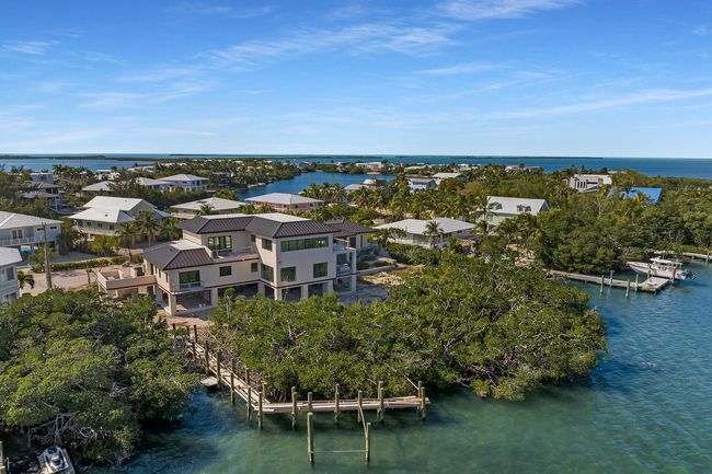 3 Story CBS Residence on the Bay | Image 8
