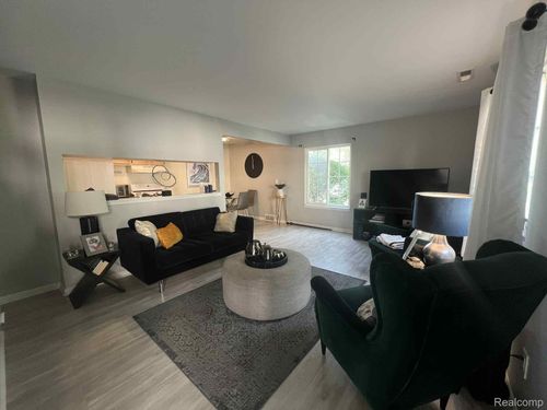38066 Sherwood St, Westland, MI, 48185-3318 | Card Image