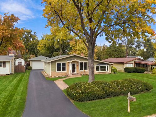 106 69th St, Darien, IL, 60561-3927 | Card Image