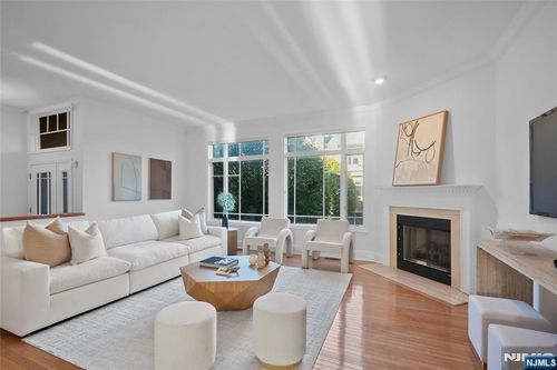 105 Hudson Cv, Edgewater, NJ, 07020-1478 | Card Image