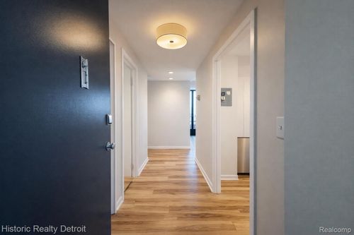 apt-2407-1300 E Lafayette St, Detroit, MI, 48207-2924 | Card Image