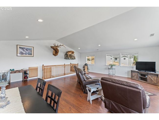 1019 Azure Way, House other with 3 bedrooms, 2 bathrooms and 2 parking in Eagle Point OR | Image 15