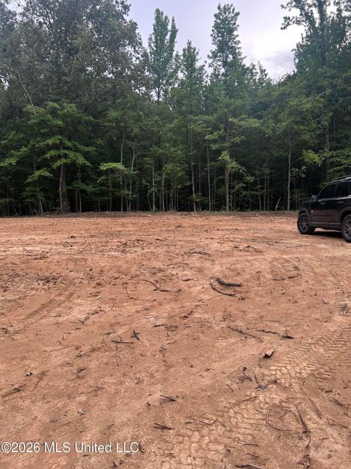 6 Fogg Rd, Nesbit, MS, 38651-9628 | Card Image