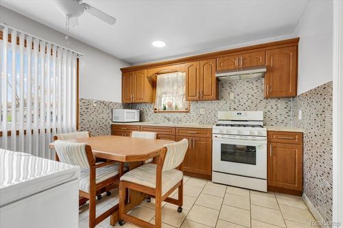 1564 Moulin Ave, Madison Heights, MI, 48071-2611 | Card Image