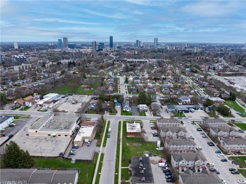 284 Lawrence Ave, Kitchener, ON, N2M1Y4 | Card Image