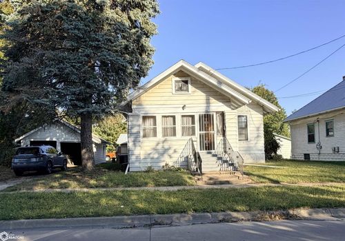 203 S D St, Fairfield, IA, 52556-3137 | Card Image