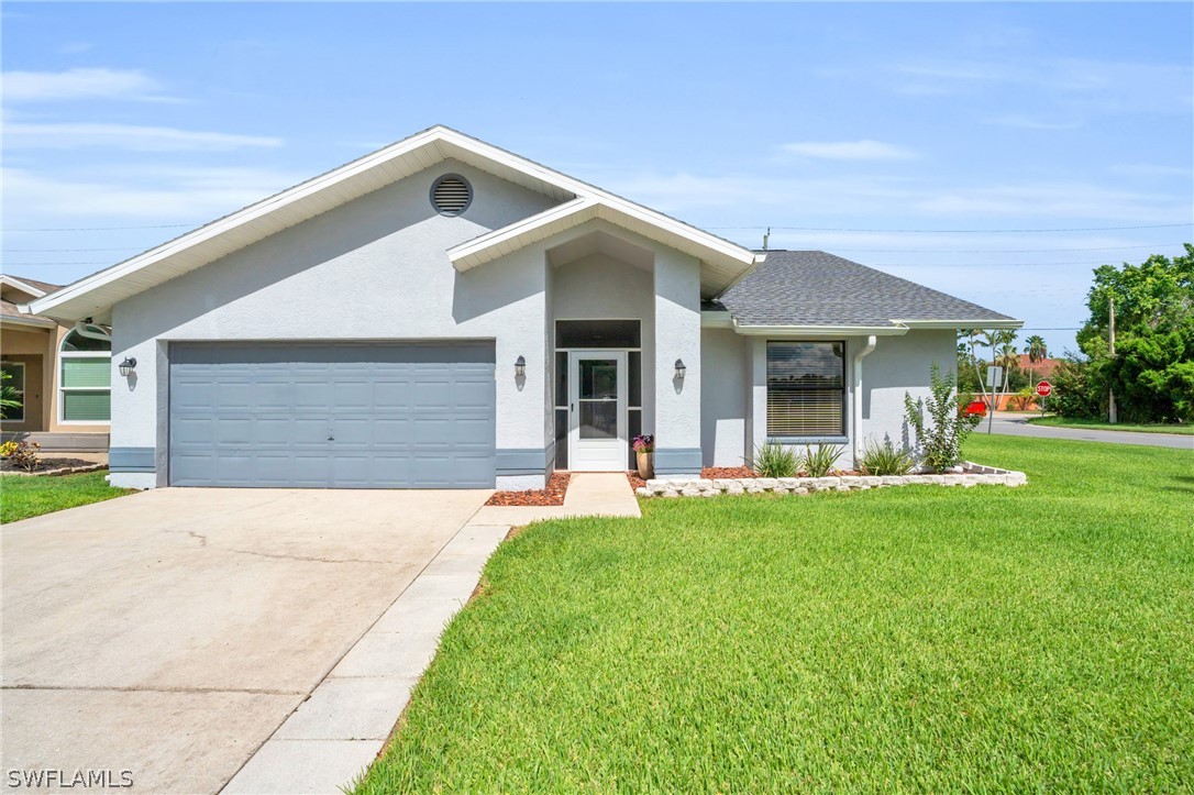 Regent Cir, Fort Myers, FL 33966