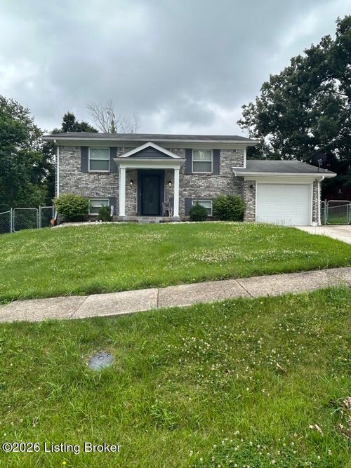 316 Indiana Trl, Radcliff, KY, 40160-1247 | Card Image