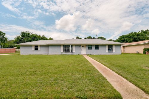 202 Hedgerow Ln, Lewisville, TX, 75057-2203 | Card Image