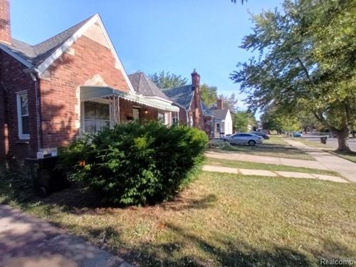 5790 Oldtown St, Detroit, MI, 48224-2027 | Card Image