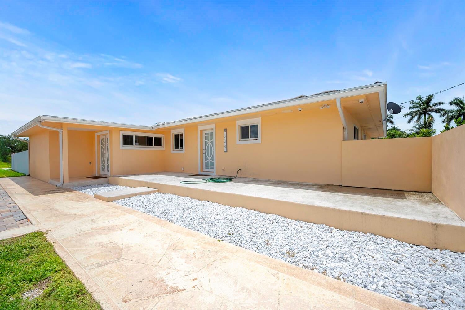 Avenue I , Belle Glade, FL 33430