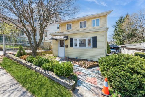 18 S Washington Ave, Dobbs Ferry, NY, 10522-1807 | Card Image