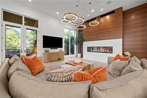 2108 Berkshire Ln, Greensboro, NC, 27408-5709 | Card Image