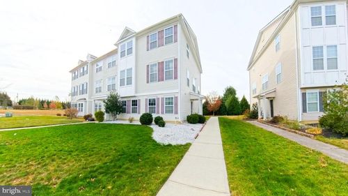 33 Mountie Ln, CHESTERFIELD, NJ, 08515-2932 | Card Image