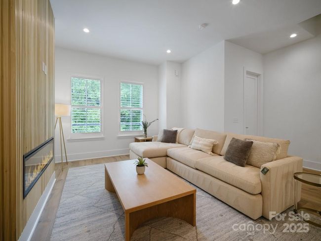 Living Room | Image 19