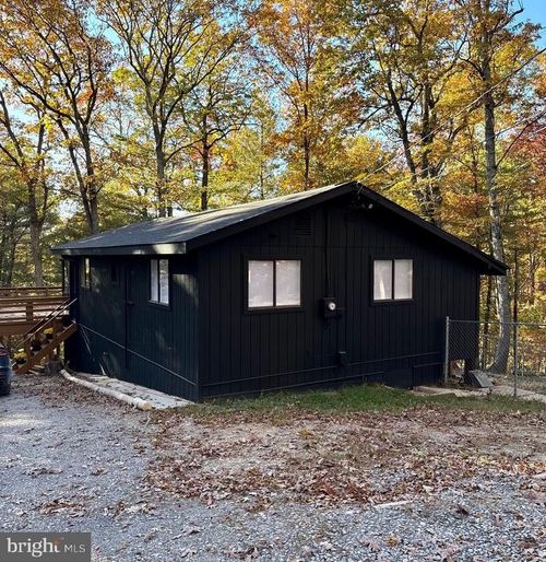 327 Crowfoot Ln, GERRARDSTOWN, WV, 25420-3020 | Card Image