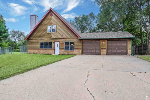 813 Greenfield Cir, Manhattan, KS, 66502-5558 | Card Image