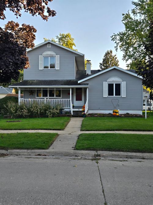 711 Winneshiek Ave, Decorah, IA, 52101-1455 | Card Image