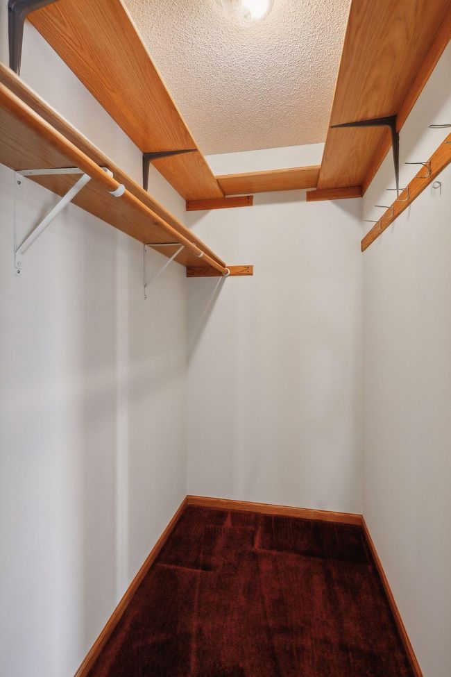 Primary suite walk-in closet | Image 22