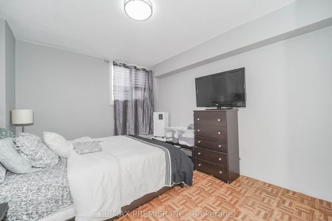 1003 - 390 Dixon Rd, Condo with 2 bedrooms, 1 bathrooms and 1 parking in Etobicoke ON | Image 13