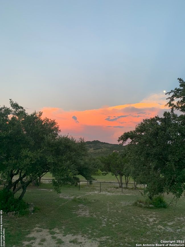 208 Scenic Mountain Dr, House other with 2 bedrooms, 3 bathrooms and null parking in Lakehills TX | Image 31